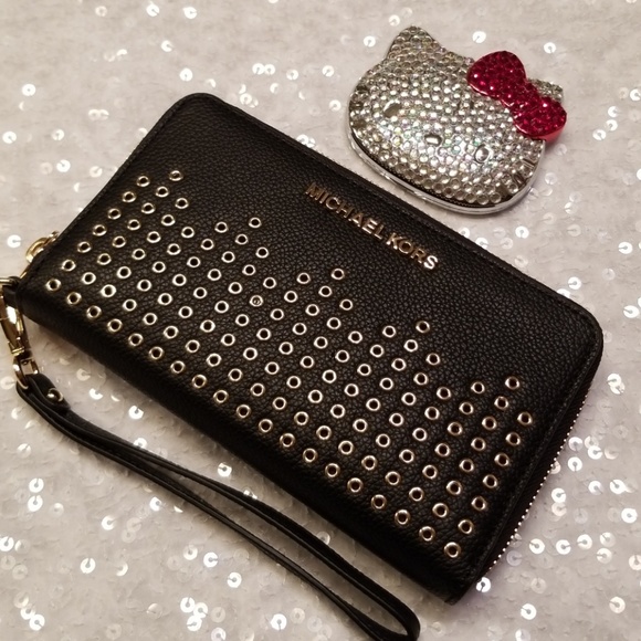 Michael Kors Handbags - Michael Kors Hayes Multifunction Wristlet